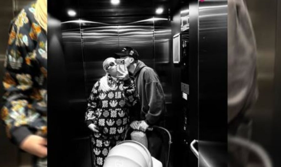 FOTO/ Ernest Muçi jashtë fushës së blertë, partnerja