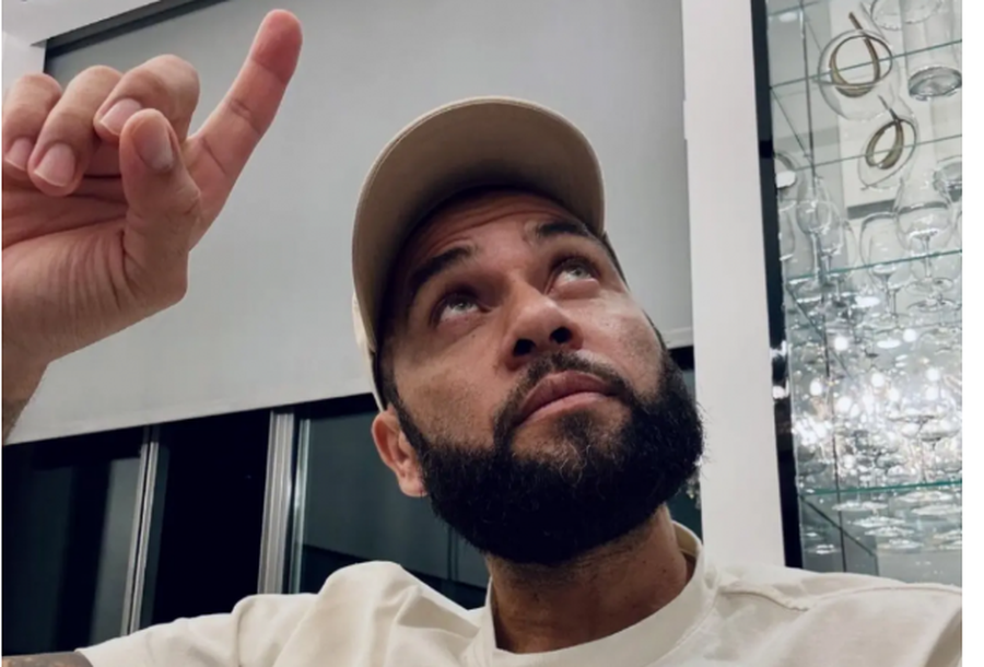 U akuzua për përdhunim, Dani Alves i kthehet fesë: Atë