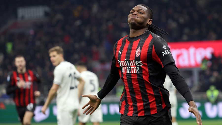 VIDEO/ Kartonë i kuq, “dramë” dhe emocione, Milan –