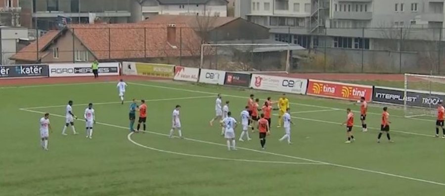 E mbajti topi më gjatë se 8 sekonda, arbitri merr vendimin e PAPRITUR