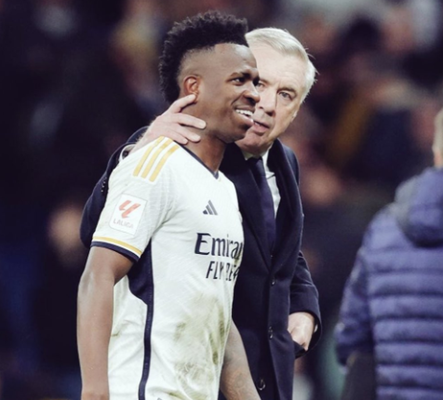 Xabi Alonso e lë në stol, Ancelotti në mbrojtje të