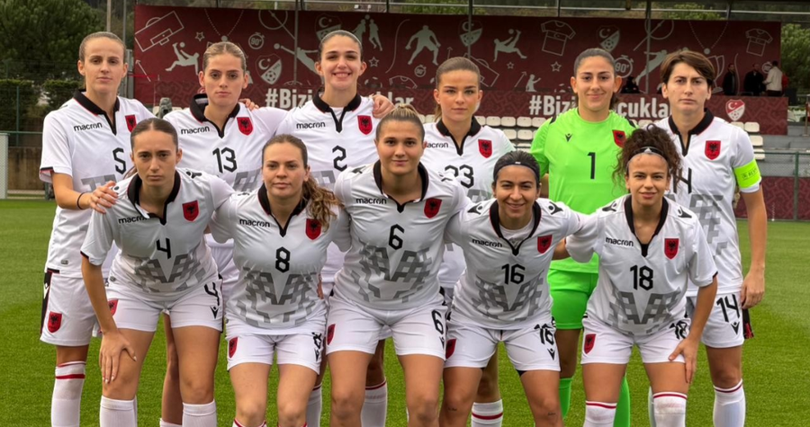 Paraqitje dinjitoze, vajzat kuqezi “ngecin” në miqësoren e