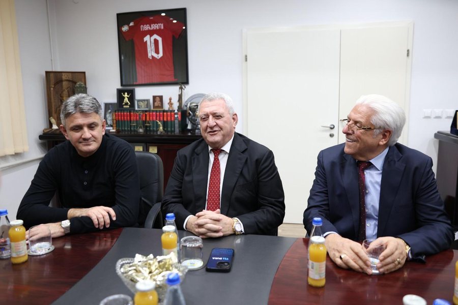 FOTOLAJM/ Pritet përfundimi i stadiumit të ri, Nedim Bajrami në