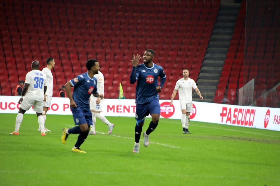 Dinamo i “falet” Tiranës, bardheblutë