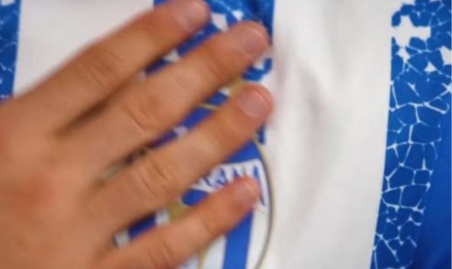 VIDEO/ “Me dorë mbi stemë”, Tirana para derbit me