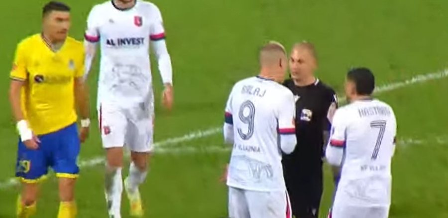 VIDEO/ Mbyllet pjesa e parë mes kaosit në Elbasani – Vllaznia,