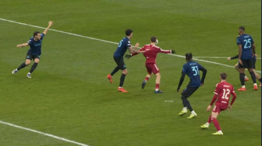 Trajneri i Kombëtares në “SHERR” me tifozët e