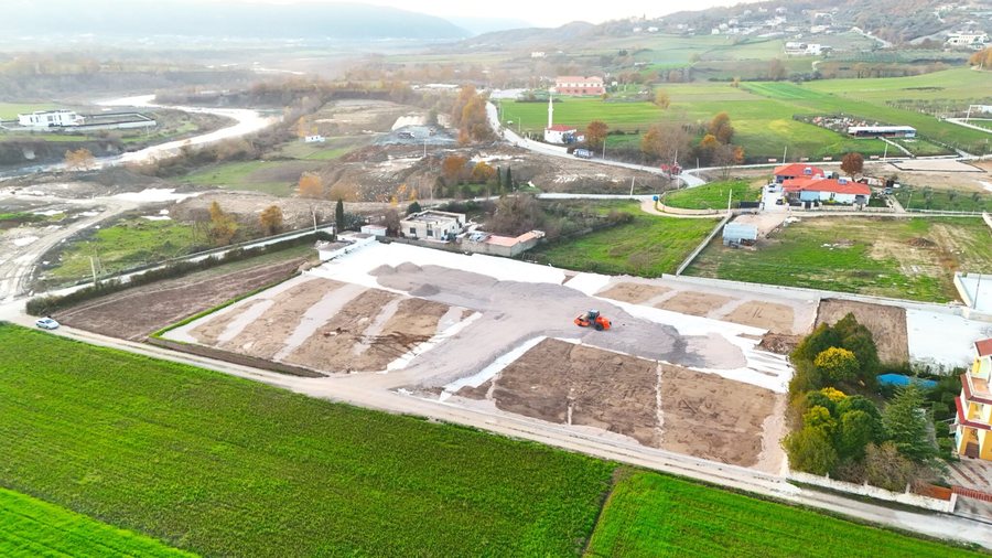 Nisin punimet për fushën e re të futbollit në Picallë,