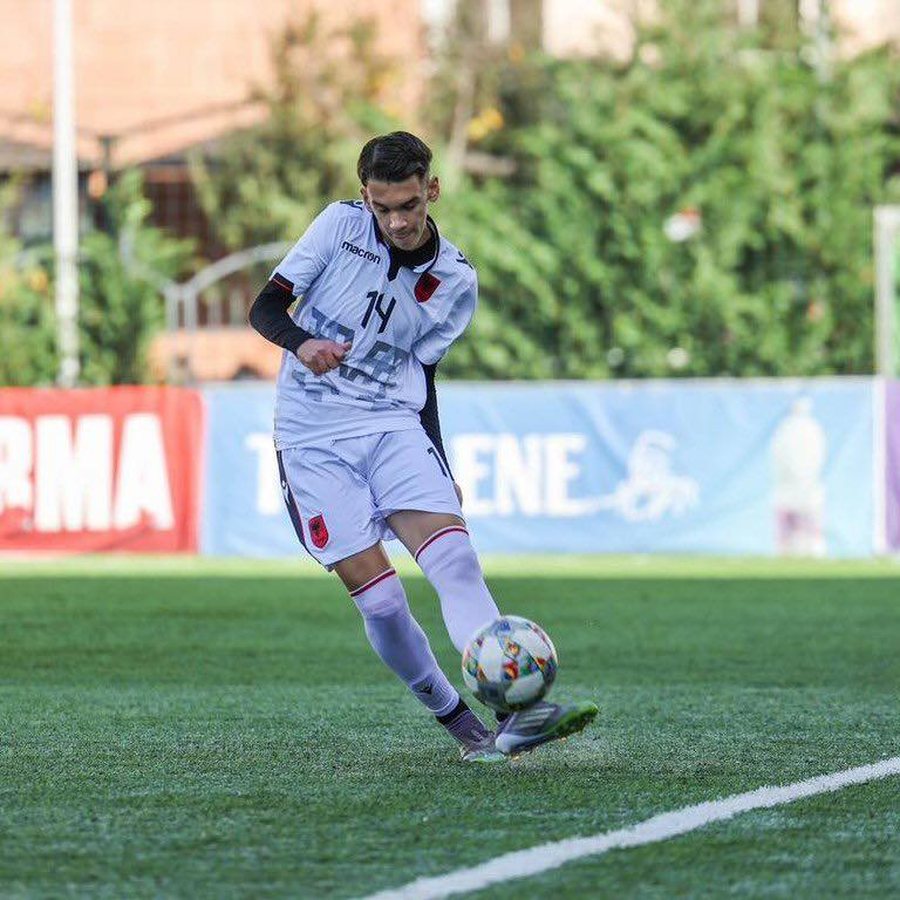 Brez pas brezi, vëllai i Kristjan Asllanit në fushë me