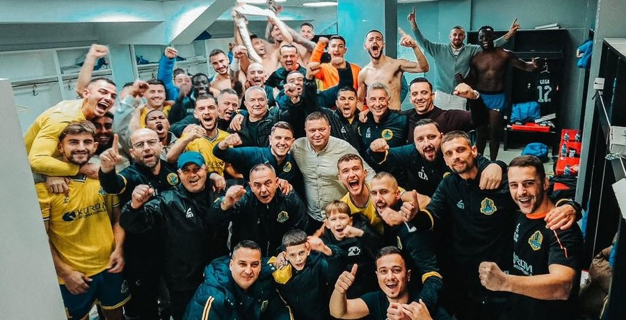 Kryesojnë Superioren, Elbasani “cinik” di të