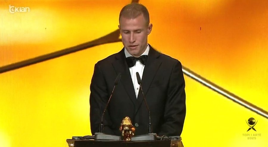 Bekim Balaj nderohet me &ldquo;K&euml;puc&euml;n e Art&euml;&rdquo; n&euml;