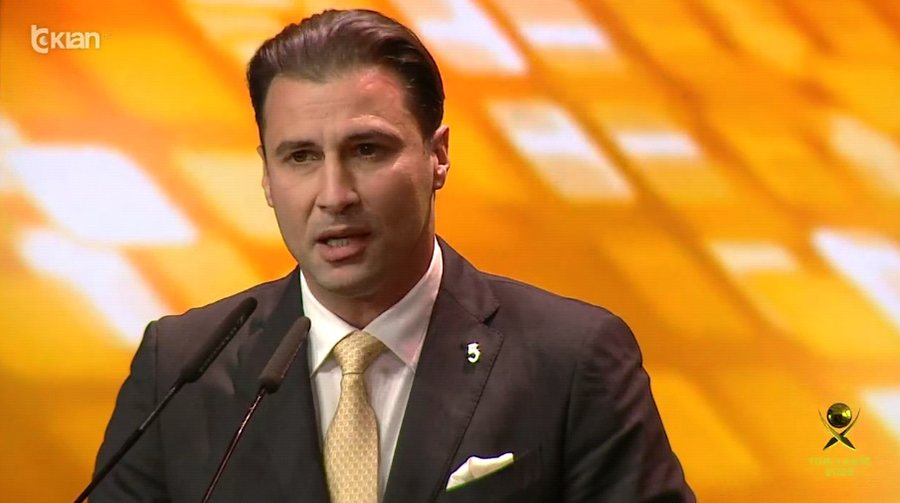 Mario Mitajt i dor&euml;zohet &ccedil;mimi &ldquo;Zemra Kuq e Zi&rdquo; nga