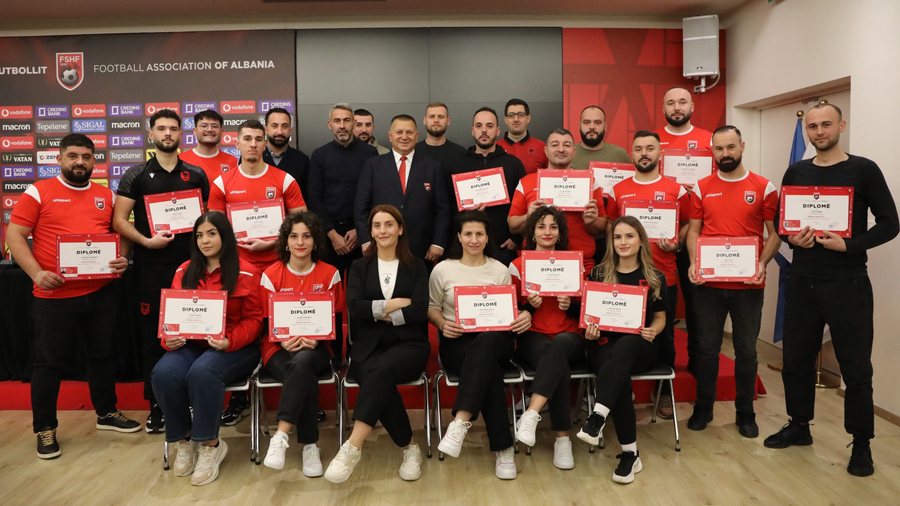 Mbyllet me sukses kursi i Mjek&euml;sis&euml; Sportive i organizuar nga FSHF