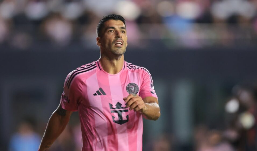 N&euml;n &ldquo;tymin&rdquo; e spekulimeve, Suarez zgjidhet p&euml;rs&euml;ri