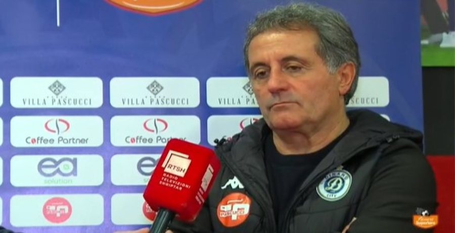 P&euml;rmbysja e &ldquo;&ccedil;mendur&rdquo; p&euml;rball&euml; Vor&euml;s,