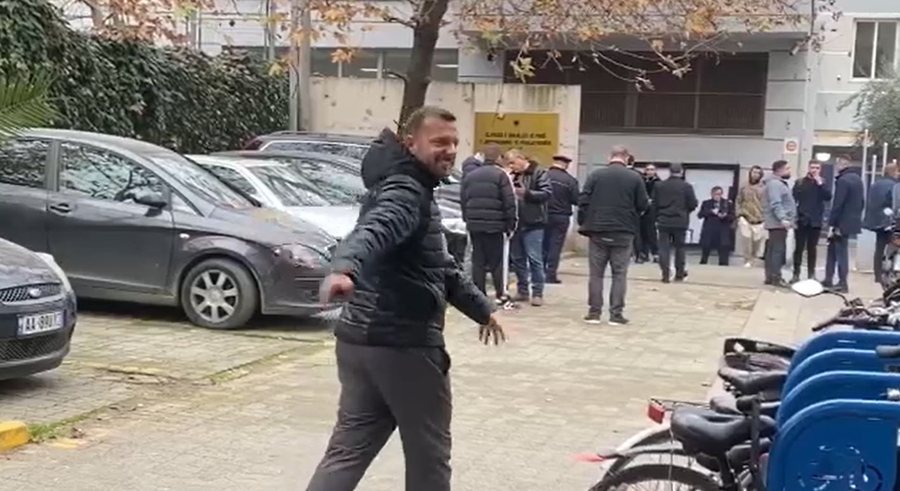 VIDEO/ Bledi Shk&euml;mbi p&euml;rfundon n&euml; SPAK, trajneri i njohur: