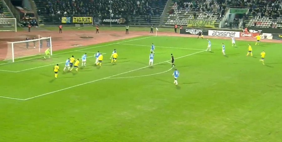 VIDEO/ 103 minuta loj&euml; p&euml;r 1 pik&euml;, talenti Vogli i heq fitoren