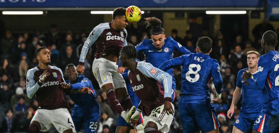 Pas Manchester United, Aston Villa "kafshon" Chelsea dhe