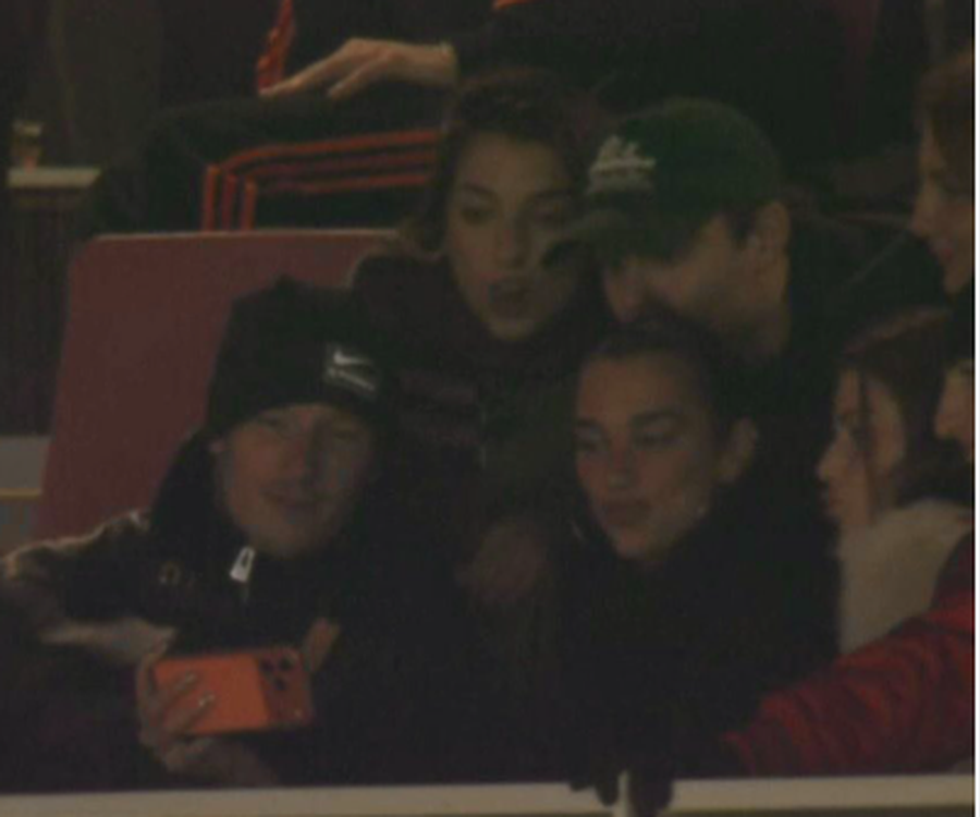 Fanse &ldquo;besnike&rdquo; e Arsenal, Dua Lipa shijon nga af&euml;r sfid&euml;n