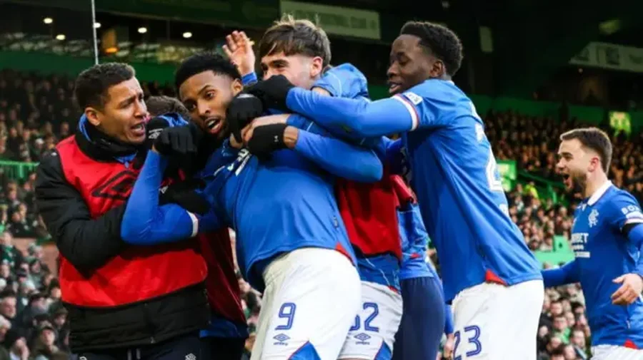 VIDEO/ P&euml;rmbysje e &ldquo;&ccedil;mendur&rdquo; n&euml; derbi, ekipi i