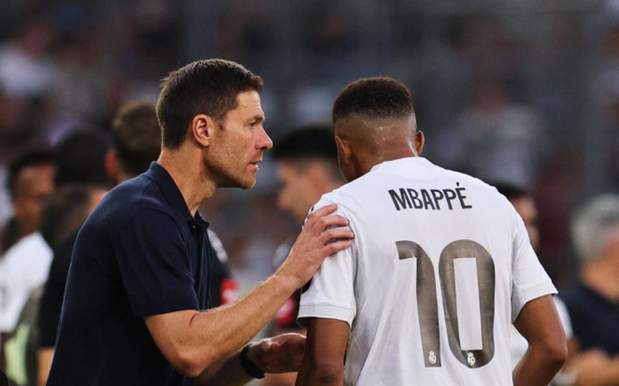 T&euml; gjith&euml; prozhektor&euml;t tek Superkupa, Mbappe l&euml; n&euml;