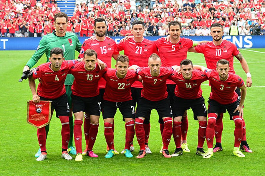 E BUJSHME/ Luajti me Komb&euml;taren n&euml; &ldquo;Euro 2016&rdquo;, Elbasani