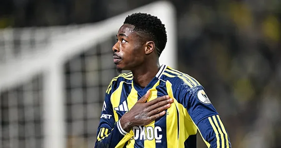 VIDEO/ Ka luajtur kund&euml;r mesfushorit t&euml; Komb&euml;tares dhe Sowe,