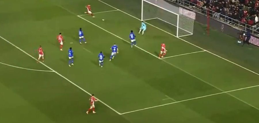 VIDEO/ Anis Mehmeti &ldquo;pa frena&rdquo;, sulmuesi shqiptar &ldquo;tund&rdquo;