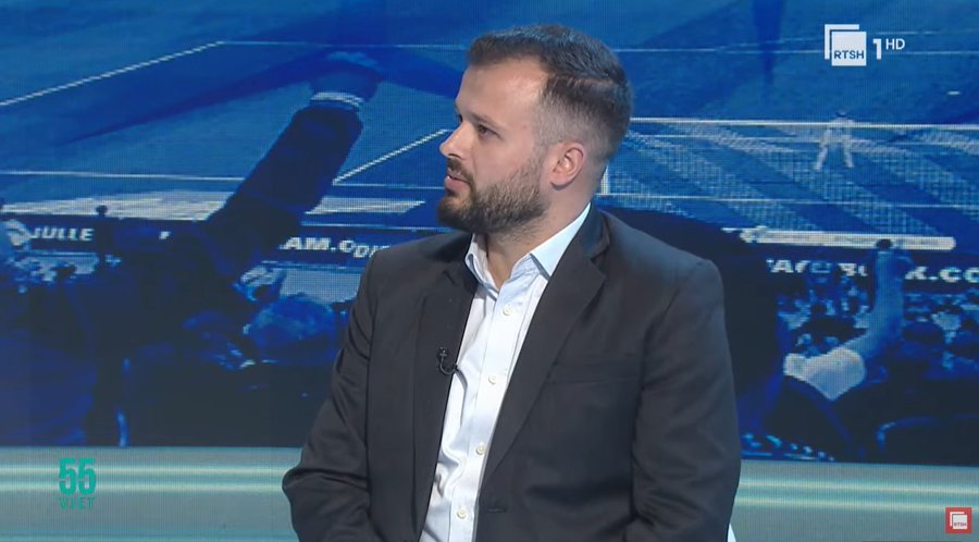 T&euml; parafundit n&euml; tabel&euml; dhe nuk kan&euml; l&euml;vizur asnj&euml;