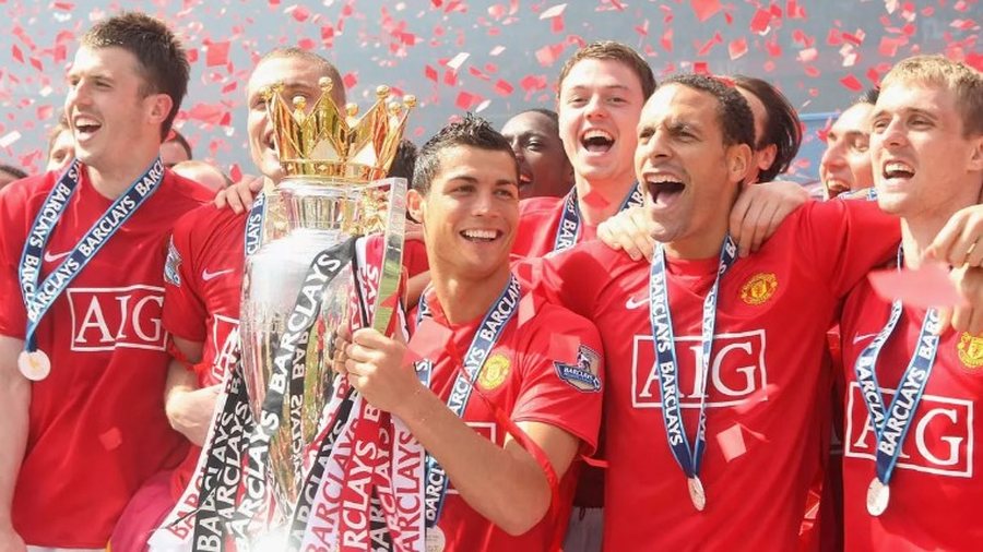 ZYRTARE/ Nj&euml; legjend&euml; e &ldquo;Djajve t&euml; Kuq&rdquo;, Manchester