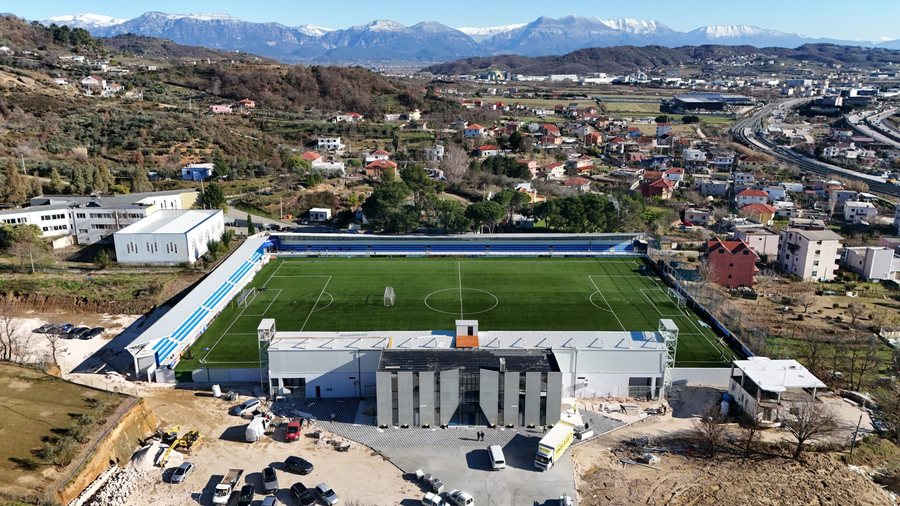 VIDEO/ Me standarte nd&euml;rkomb&euml;tare dhe gati p&euml;r t&euml; pritur