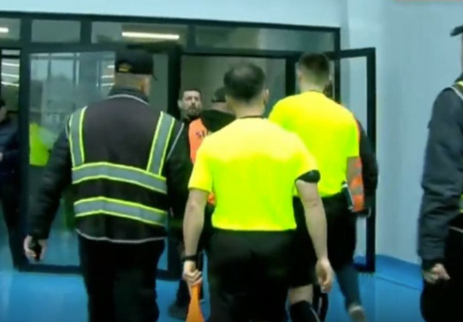 VIDEO/ Shmanget P&Euml;RPLASJA me gjyqtarin n&euml; Vor&euml;, stjuardi mban