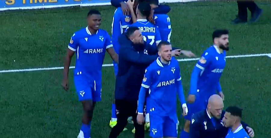 LIVE/ Shtanget Tirana n&euml; minutat e fundit, shp&euml;rthen festa te Vora