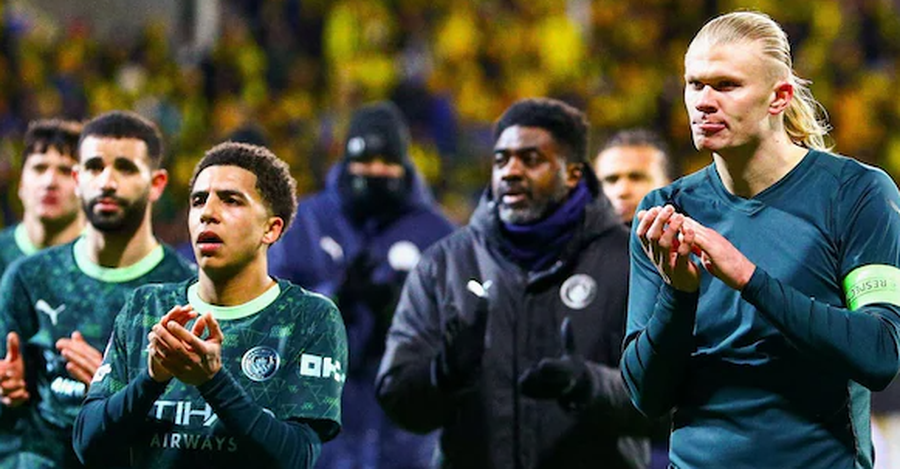 Manchester City mir&euml;njoh&euml;s p&euml;r tifoz&euml;t, ekipi b&euml;n