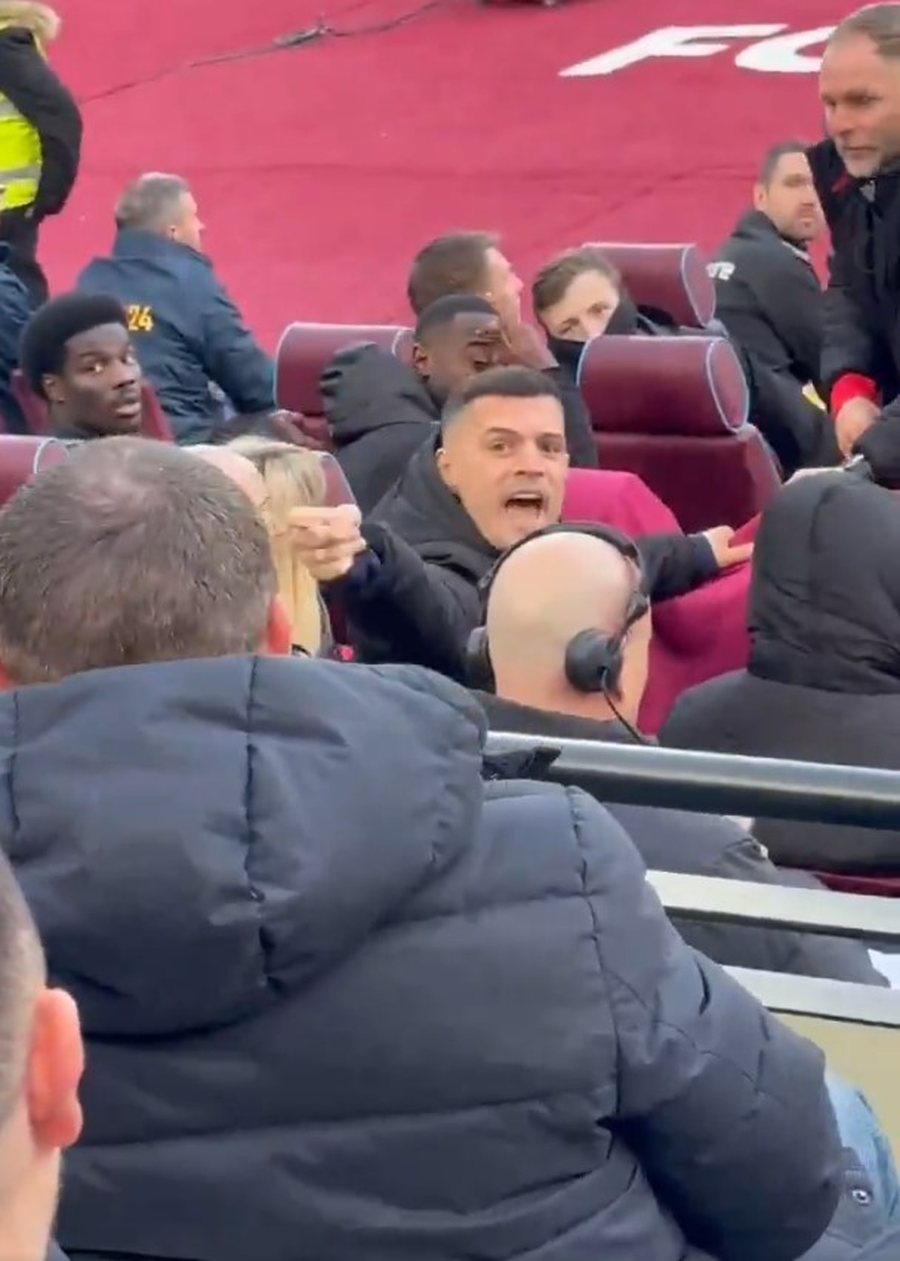 VIDEO/ Granit Xhaka tregon temperamentin shqiptar n&euml; stadium ndaj tifozit,