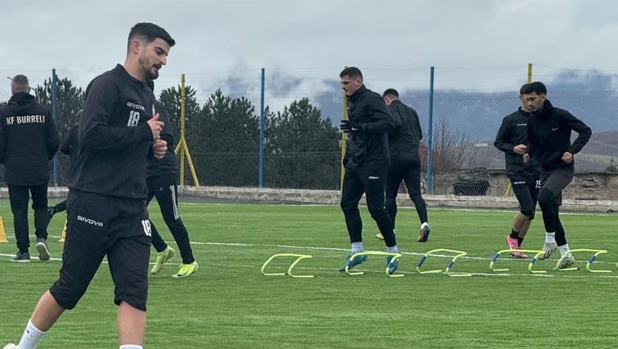 Burreli p&euml;rforcon mbrojtjen, ZYRTARIZON lojtarin 26-vje&ccedil;ar