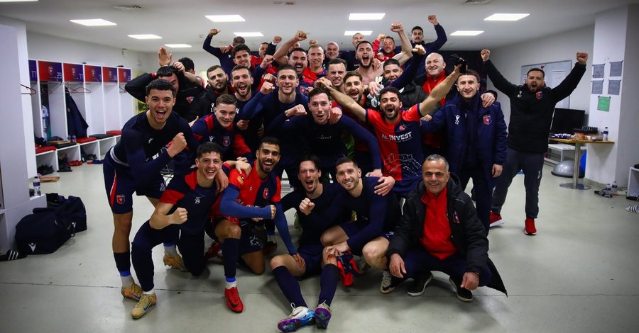 VIDEO/ Nuk ka nd&euml;rmend ta heq&euml; k&euml;mb&euml;n nga