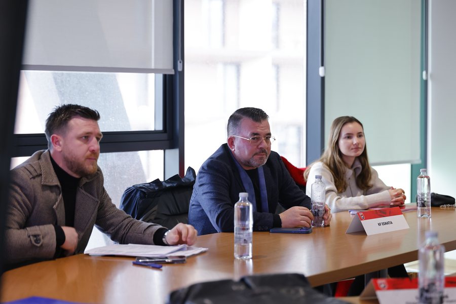 Duel n&euml; distanc&euml; prej dit&euml;sh, Kujtim Llupa dhe Agim Demrozi