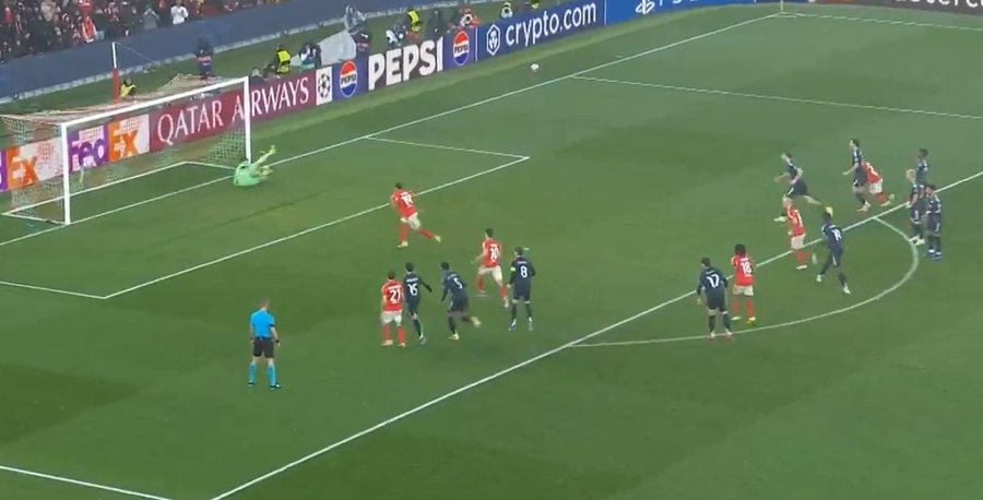 VIDEO/ P&euml;rmbysje e &ldquo;&ccedil;mendur&rdquo; nga Benfica ndaj Real