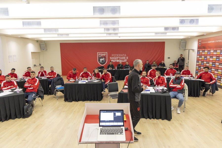 Hapen regjistrimet p&euml;r kursin e licenc&euml;s UEFA C p&euml;r trajner&euml;