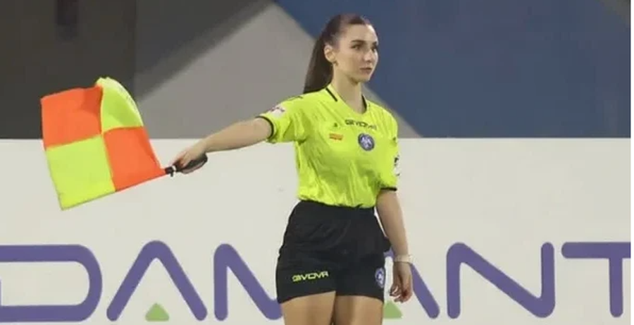 Simpatike dhe shum&euml;  korrekte n&euml; fush&euml;, tifoz&euml;t