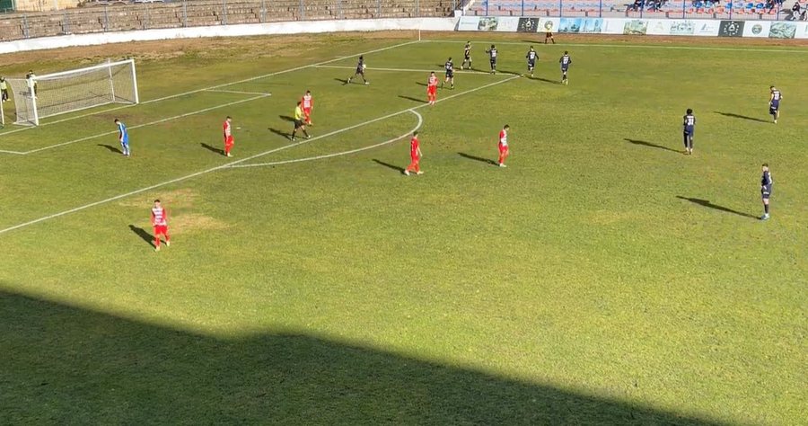 VIDEO/ 8 gola dhe spektak&euml;l n&euml; 4 ndeshje, Pogradeci nuk