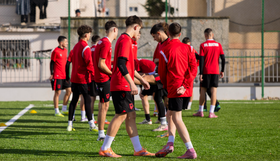 Testime, monitorim dhe progres: Elite Youth Academy forcon baz&euml;n e