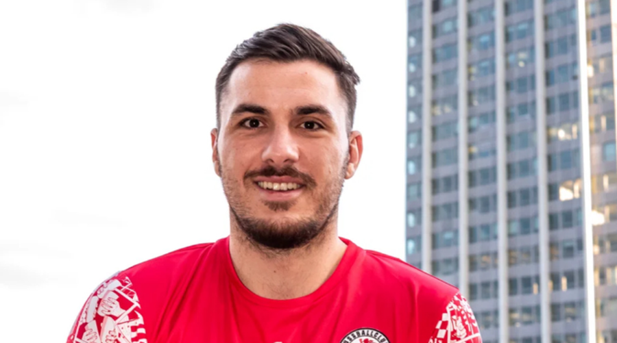 ZYRTARE/ 7 muaj pa ekip, mbrojt&euml;si shqiptar rifillon karrier&euml;n nga