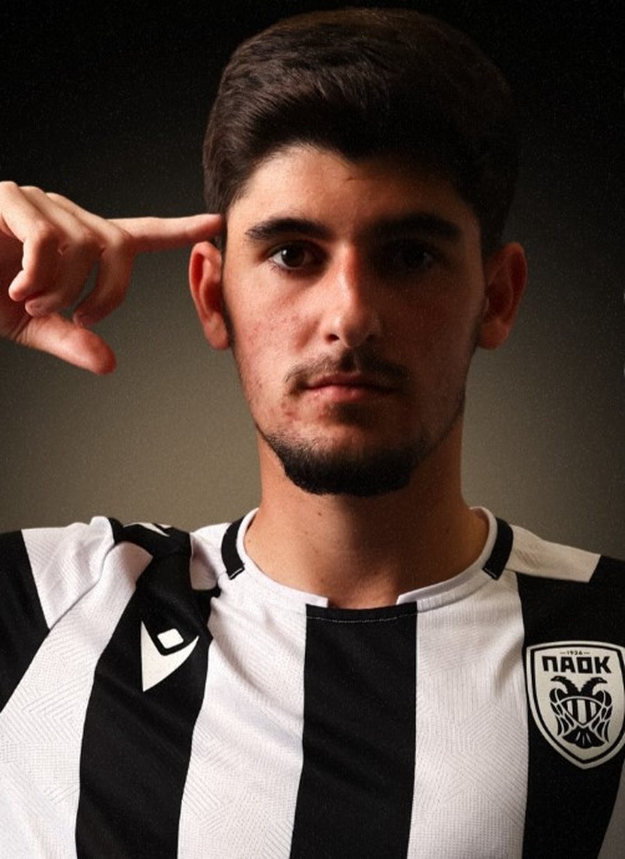 ZYRTARE/ Talent premtues p&euml;r Komb&euml;taren, mesfushori shqiptar firmos me