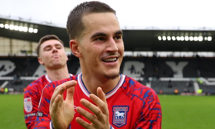 Ish-trajneri i Manchester United me fjal&euml; t&euml; &ldquo;m&euml;dha&rdquo;