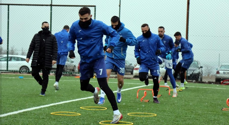 ZYRTARE/ &ldquo;Bomba&rdquo; e radh&euml;s te bardheblut&euml;, firmosin me