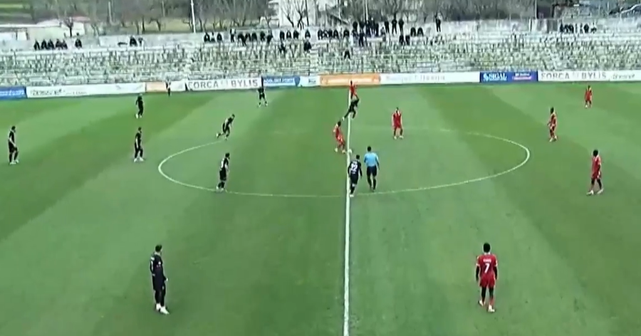 LIVE/ Bylis k&euml;rkon barazimin dhe Vllaznia golin e qet&euml;sis&euml;, nis