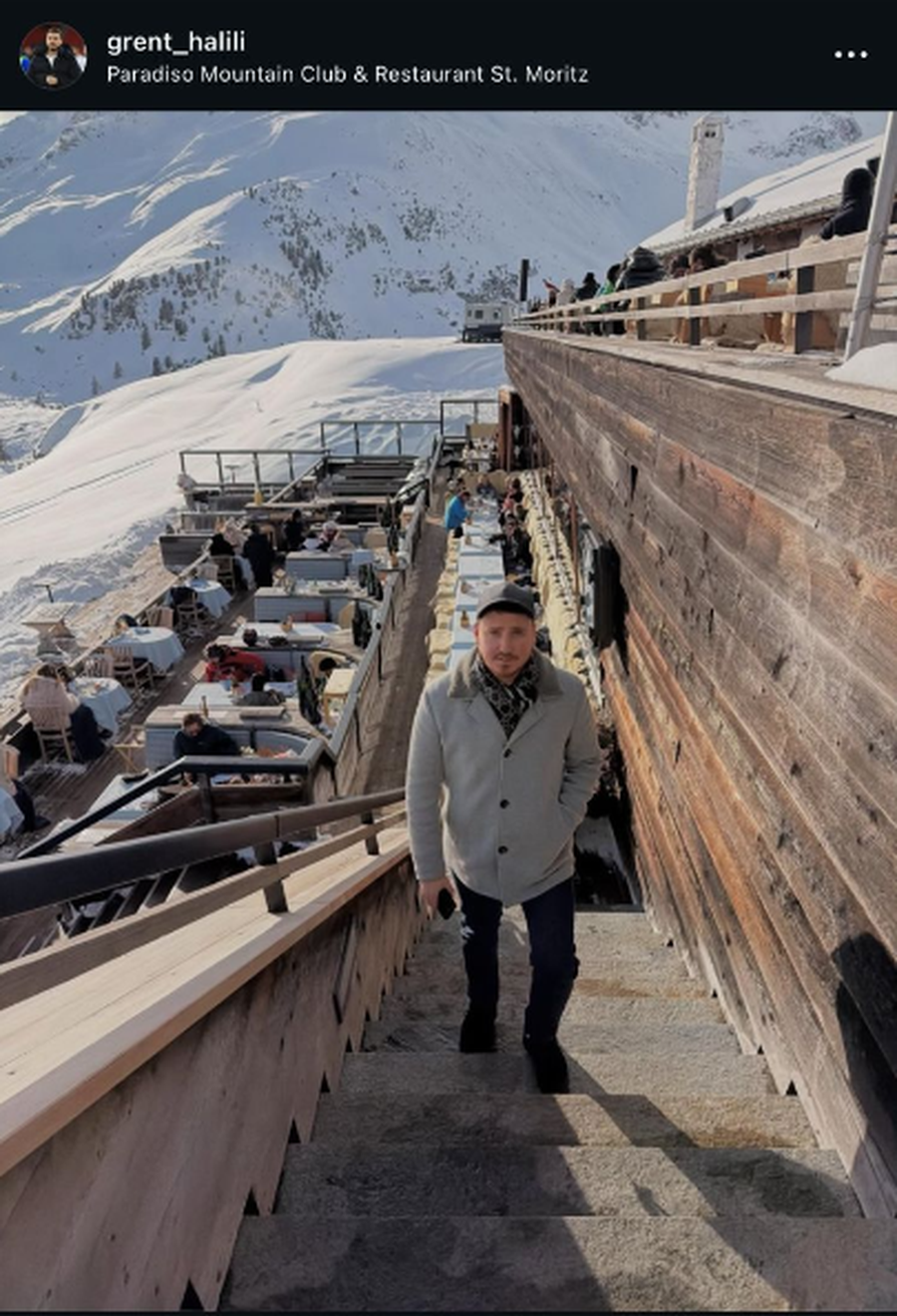 FOTO/ Halili largohet nga Tirana, zyrtari &ldquo;bardheblu&rdquo; shfaqet