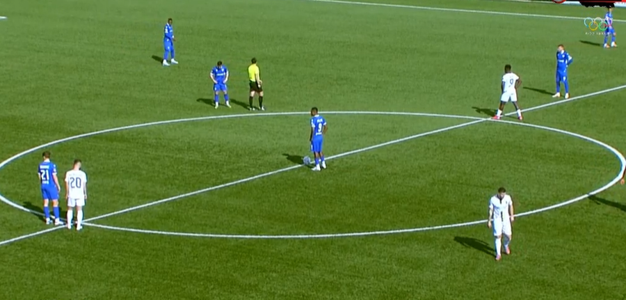 LIVE/ Sulmuesi i Elbasanit &ldquo;pre&ccedil;iz&rdquo; nga penalltia,